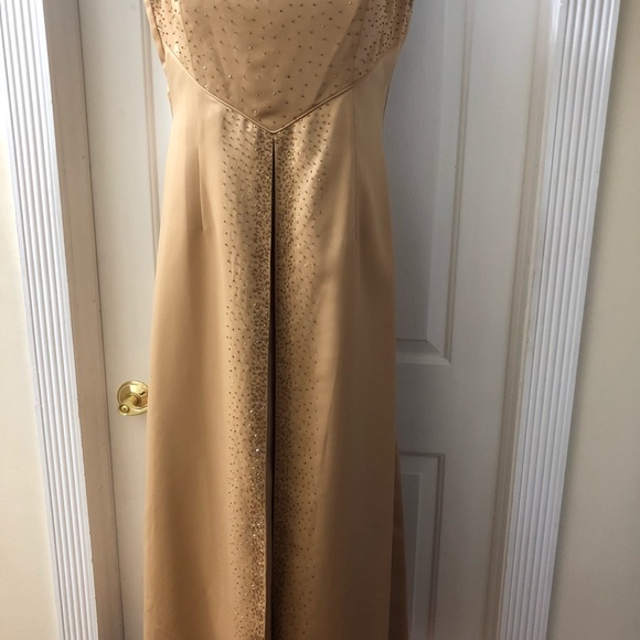 Gown - Picture 3 of 3